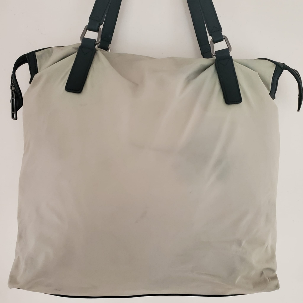 Burberry Large Kahki Buckleigh Tote - Picture 4 of 13